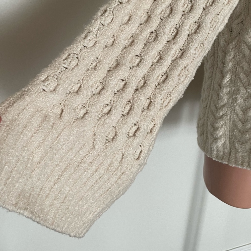 Cotton bouclé cable-knit sweater - Picture 6 of 8